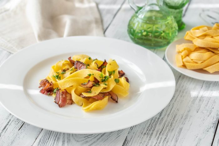 ricetta della pasta con crema di cipolle e pancetta menatti