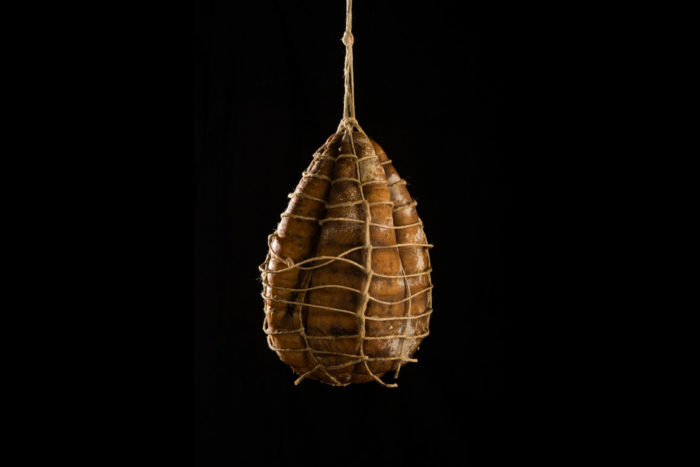 culatello: caratteristiche, differenze e analogie con il prosciutto crudo