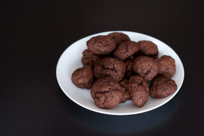 ricetta dei biscotti salati con caramello, cioccolato e speck alto adige